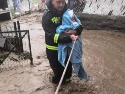 Cea mai ploioasă lună iunie din ultimii 60 de ani. Trei oameni au murit, o fetiță a fost luată de viitură