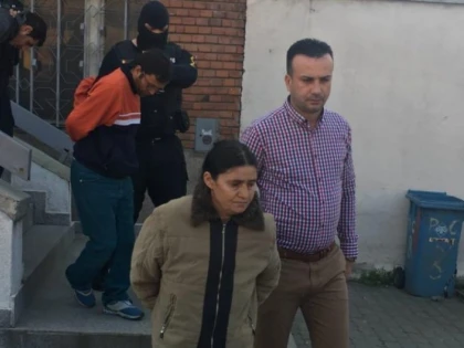 Cei doi bărbați și mama copilului din Zădăreni abuzat sexual, condamnați la închisoare