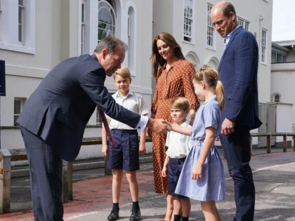 Cei trei copii ai ducelui şi ducesei de Cambridge, în vizită la noua lor şcoală
