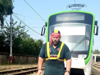 Cel mai puternic român a stabilit un nou record. A tras cu brațele un tramvai Imperio