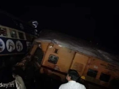 Cel puțin 10 oameni au murit și 25 au fost răniți în India, în urma coliziunii a două trenuri de pasageri