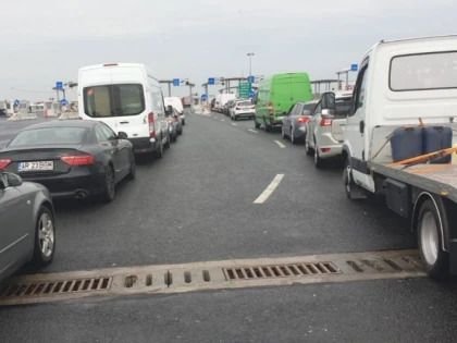 Cel puţin trei ore se aşteaptă pentru ieşirea din ţară prin PTF Nădlac II