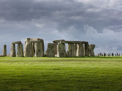 CELE MAI MARI MISTERE ALE LUMII, DE LA STONEHENGE LA ATLANTIDA