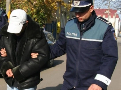 CERCETAT PENTRU CA A FURAT BUNURI DIN BOXA UNUI BLOC
