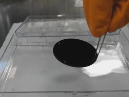 Cercetătorii de la MIT au creat cel mai negru material