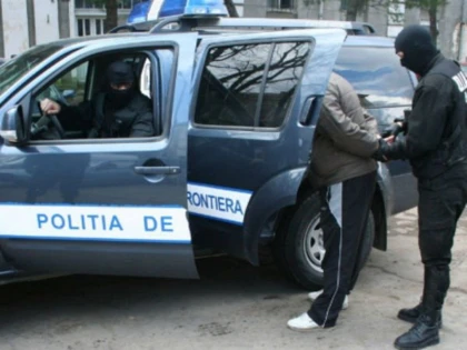Cetăţean armean cu document fals, prins în Vama Nădlac