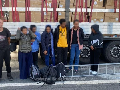 Cetăţeni din Sri Lanka şi Etiopia, depistați ascunși în trei mijloace de transport, la Nădlac și Vărșand