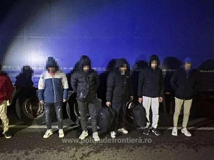 Cetățeni străini fără drept de a călători în Spațiul Schengen,  depistați de polițiștii de frontieră de la Nădlac