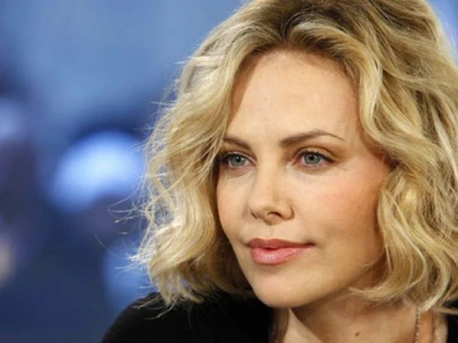 Charlize Theron nu a murit! Un site de știri a anunțat în weekend moartea actriței