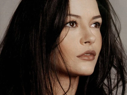 Chaterine Zeta Jones, eroina noului serial al Facebook ”Queen America”