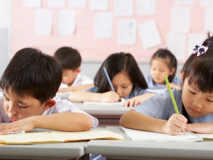 China interzice examenele scrise pentru elevii din ciclul primar