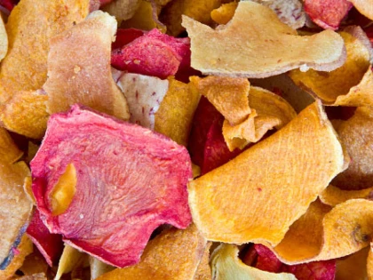 Chipsurile din legume pot inlocui cu succes gustariile traditionale