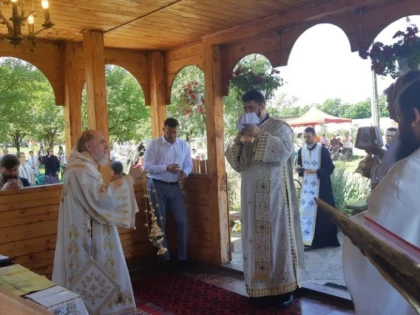 Chiriarhul arădean, la Hramul Schitului de la Tămand