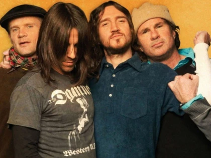 Chitaristul John Frusciante va reveni în cadrul formaţiei Red Hot Chili Peppers