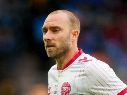 Christian Eriksen s-a prăbușit iar pe teren. Partida a fost abandonată 