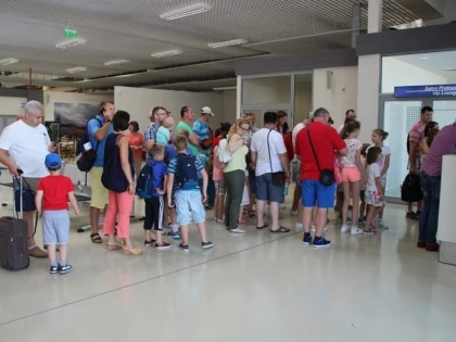 Christian Tour aduce Blue Air pe Aeroportul Arad