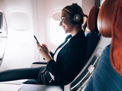 Cinci activități pe care să nu le faci în avion
