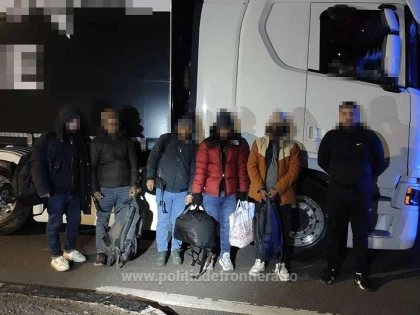 Cinci cetățeni străini, ascunși într-un automarfar și cu vize expirate, depistați de polițiștii de frontieră arădeni