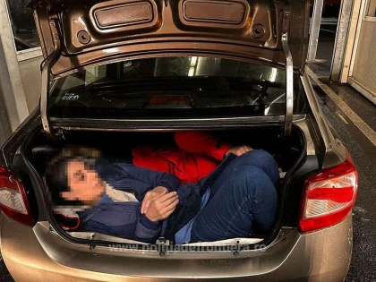 Cinci cetățeni străini au încercat să treacă frontiera ascunși în două mijloace de transport