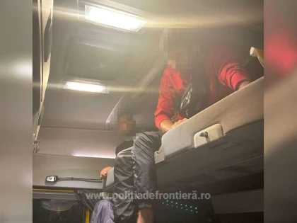 Cinci cetăţeni străini, depistați ascunși în două TIR-uri la P.T.F. Nădlac