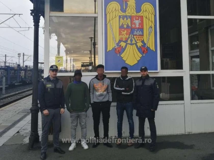 Cinci cetățeni străini, depistaţi la frontiera de vest   