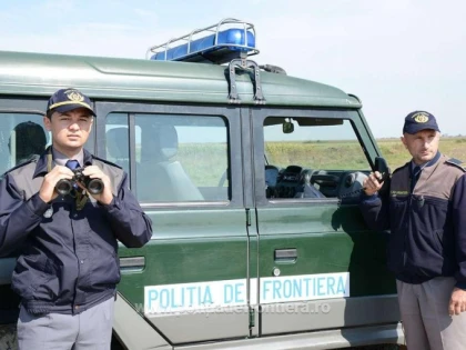 Cinci cetăţeni străini, prinși de poliţiştii de frontieră arădeni încercând să treacă ilegal frontiera