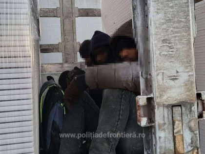Cinci grupuri formate din 34 de cetăţeni străini, oprite la graniţa cu Ungaria