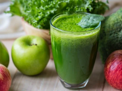 Cinci rețete de smoothie-uri delicioase care ne ajută să slăbim