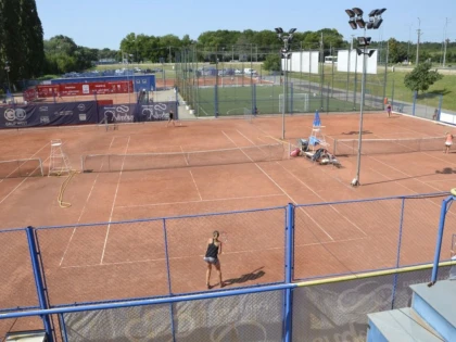 Cinci românce continuă lupta pentru trofeu la ITF Arad