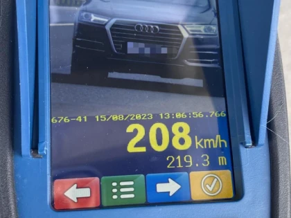 Cinci șoferi au rămas fără permis, după ce au gonit cu viteze cuprinse între 198 și 208 km/h, pe autostrada Deva-Nădlac