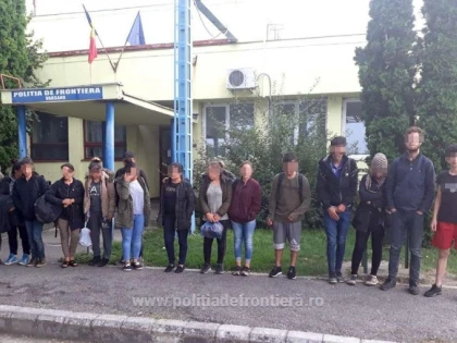 Cincisprezece cetăţeni din Irak, opriți la graniţa cu Ungaria