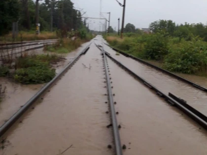 Circulaţia feroviară este oprită pe calea ferată 317 Brad - Hălmagiu, din cauza inundaţiilor
