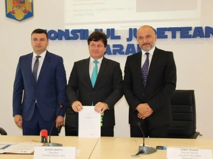 CJ Arad a semnat două contracte de finanțare pentru modernizarea unor drumuri județene