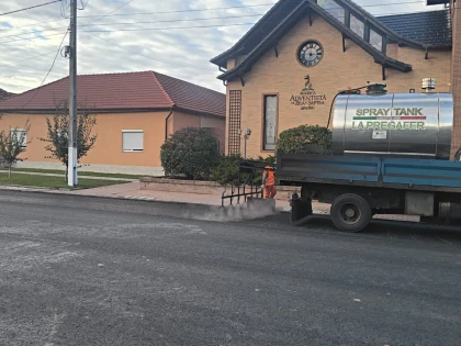 CJA anunță că o parcare a fost amenajată în fața Bisericii Adventiste din Apateu
