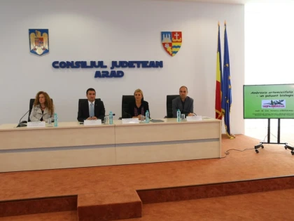 Claudia Boghicevici: Ne implicăm în combaterea ambroziei în judeţul Arad