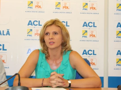 CLAUDIA BOGHICEVICI SI-A PREZENTAT PROIECTUL CARE VIZEAZA REDUCEREA NUMARULUI DE SOMERI