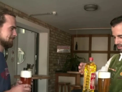 Clienții unui bar din Munchen pot plăti berea cu ulei de gătit