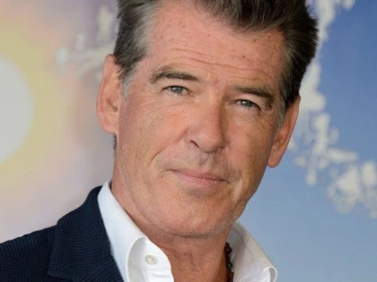 CLIPE DE COSMAR PENTRU PIERCE BROSNAN! CASA LUI A LUAT FOC