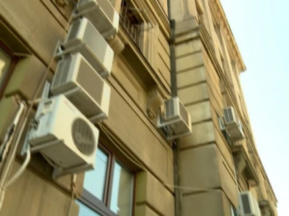 CLM Arad a decis: Aparatele de aer condiționat de pe fațade trebuie reamplasate, până la 1 iunie