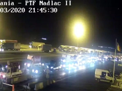 Coadă uriașă la Vama Nădlac. Sute de mașini, la intrarea în România