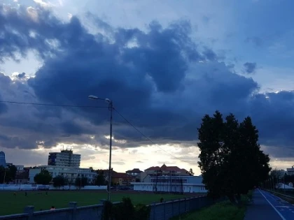 Cod galben de furtuni și grindină în Arad și alte 35 de județe, până vineri seară
