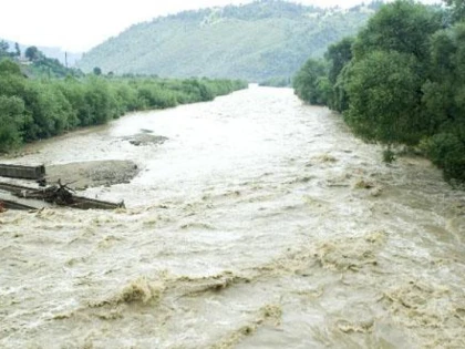 Cod galben de inundaţii pe râuri din judeţul Arad, până sâmbătă dimineaţa