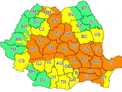 Cod galben şi Cod portocaliu de averse şi vijelii în 36 de judeţe, până luni dimineaţa