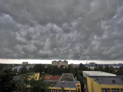 Cod portocaliu de furtuni pentru mai multe zone din județul Arad