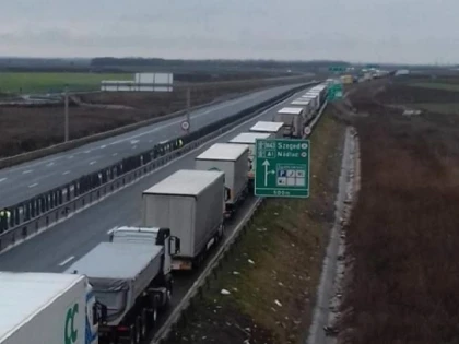 Coloană de camioane de 13 kilometri înainte de frontieră, la Nădlac II