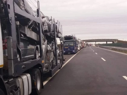 Coloană de TIR-uri, de 15 kilometri, la vama Nădlac II