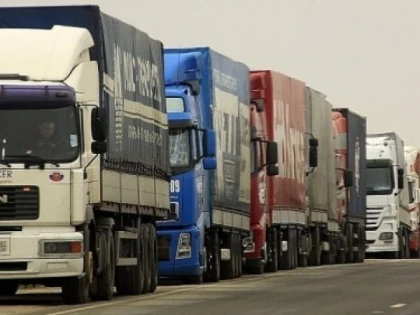 Coloane de camioane în vama Nădlac, după trei zile de restricţii de circulaţie