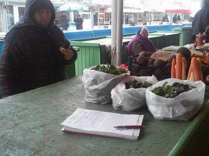 Comercianţii din Piaţa Catedralei sunt terorizaţi! „Falcă e răzbunător”