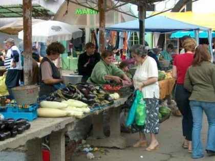 COMERCIANTII DIN PIETE VOR AVEA ATESTAT DE PRODUCATOR SAU CARNET DE COMERCIALIZARE