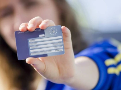 Comisia Europeană oferă tinerilor peste 40.000 de permise de călătorie gratuite în UE